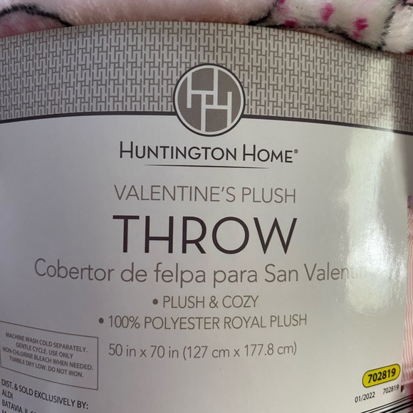 NWT Huntington home valentines plush throw - Picture 7 of 7